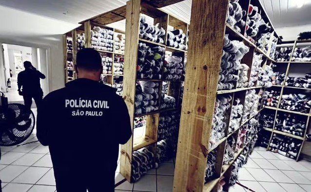 Polícia Civil apreende objetos falsos durante operação em Jundiaí (SP) — Foto: Polícia Civil