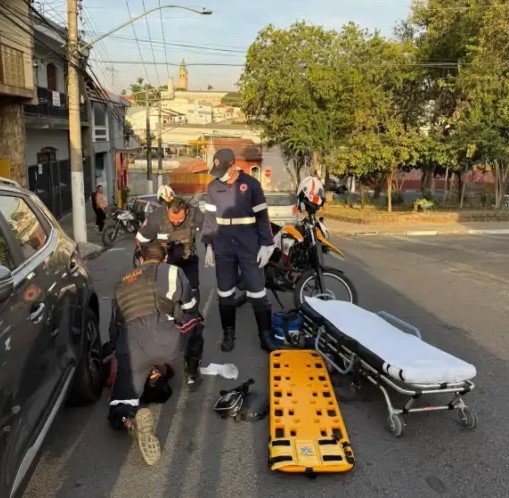 Acidente entre bicicleta mtorizada e carro em Bragança Paulista - Foto: Jornal Mais Bragança (Foto: Celso Ricardo)