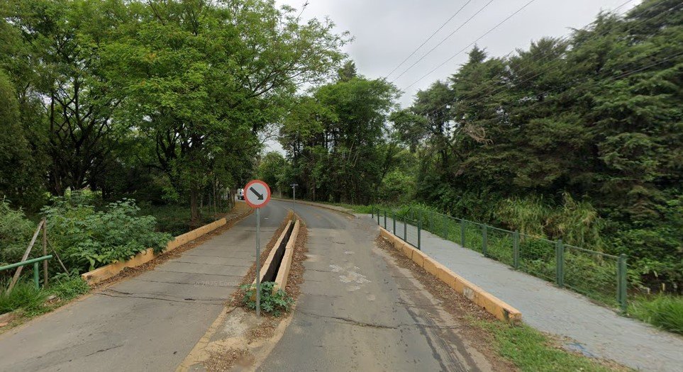 Prefeitura interdita parte da  ponte da Estrada do Kajita para reparos emergenciais