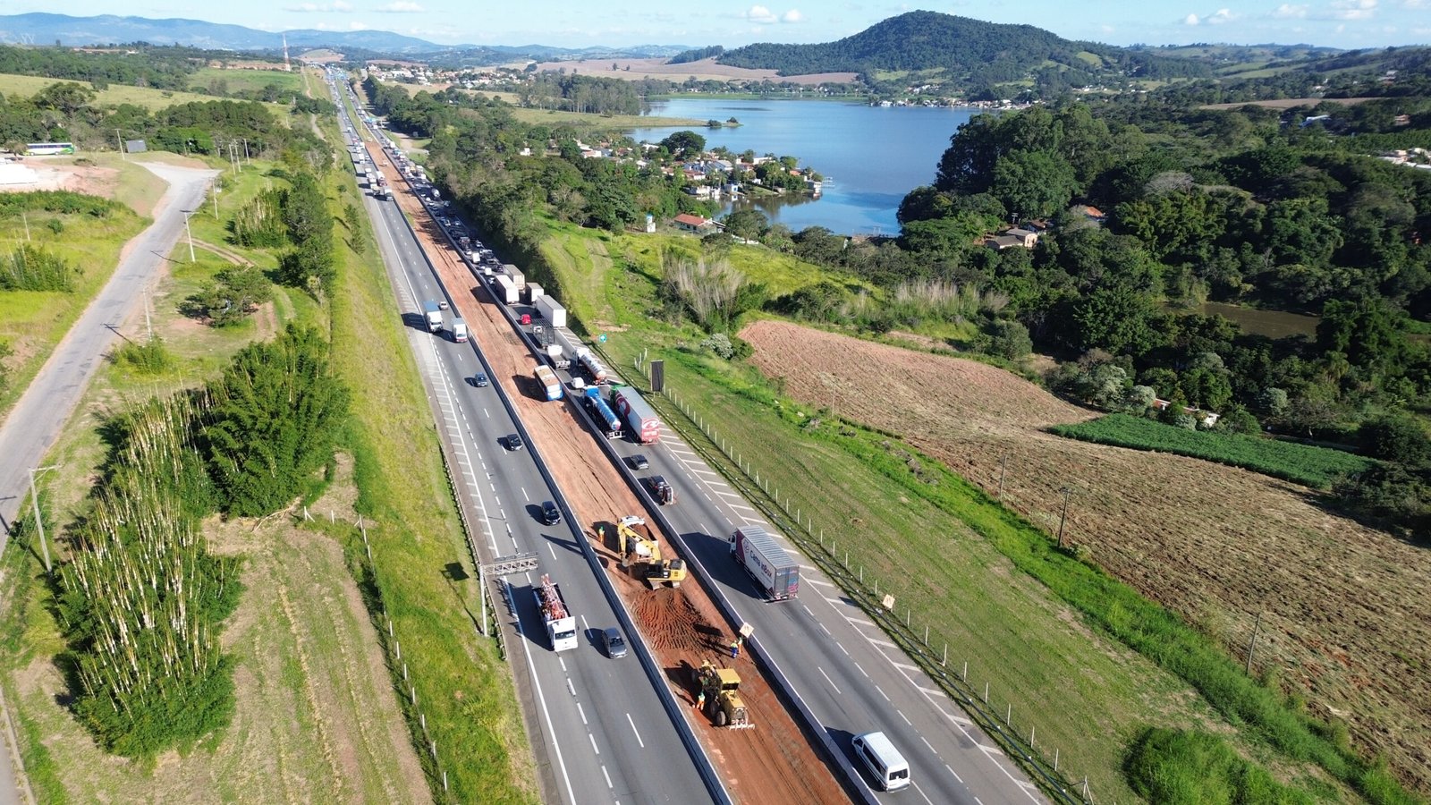 Rodovia Dom Pedro I passa por obras noturnas em Atibaia para reforço de infraestrutura