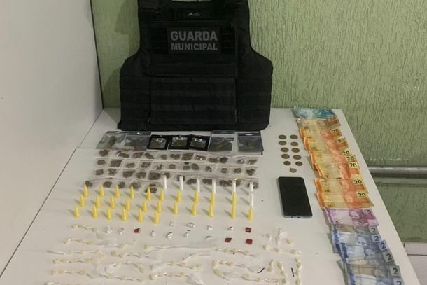 GCM apreende drogas na Rua Magnetita, no bairro Colina, em Cabreúva