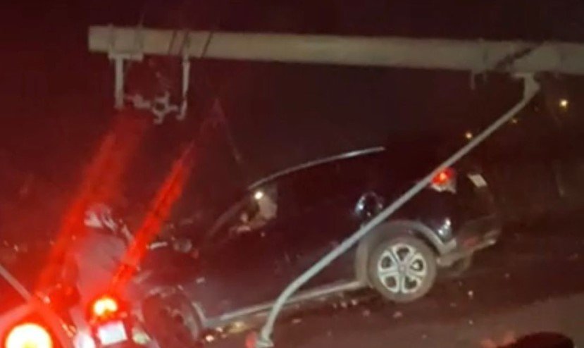 Mulher fica ferida em acidente provocado por motorista com CNH suspensa em Jundiaí