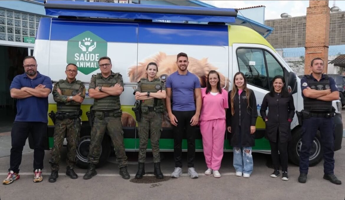 Prefeito Kauan entrega van 0 km para reforçar serviços da UBS Animal