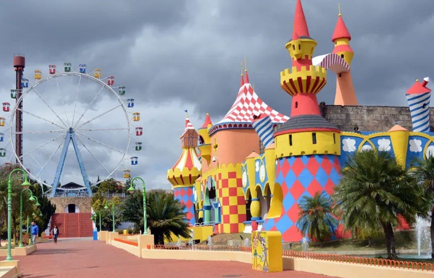 Crianças têm entrada gratuita no Hopi Hari no dia 12 de outubro; saiba como garantir ingresso