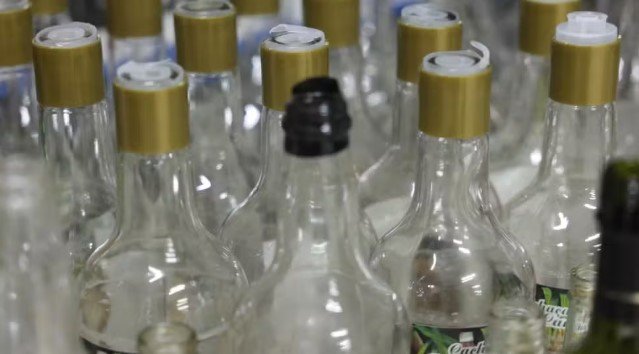 Fiscalização apreende duas mil bebidas irregulares em operação em Amparo