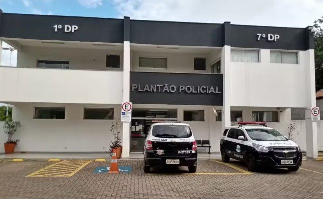 Com arma do pai, criança de 11 anos atira acidentalmente contra colega em Jundiaí