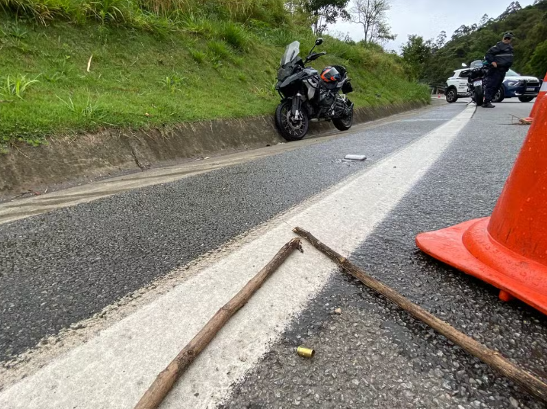 Ladrão é baleado por guardas civis durante assalto a moto de luxo na Rodovia Anhanguera