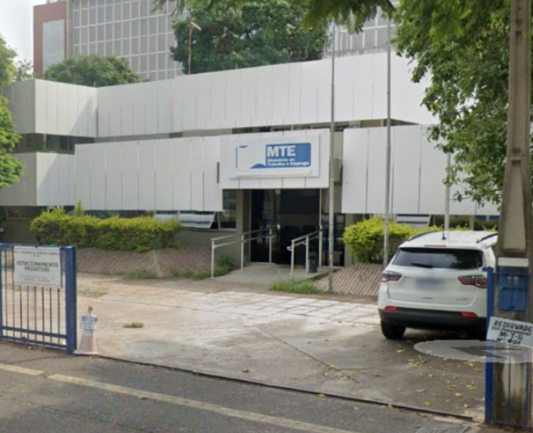 Trabalhador é socorrido após ser esmagado por máquina em empresa de Várzea Paulista