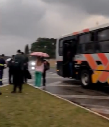 Mais um ônibus quebra em Cabreúva e moradores cobram promessas não cumpridas sobre transporte