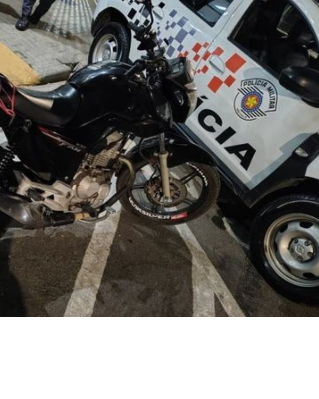 Suspeito é preso pela Polícia Militar após perseguição por roubo de moto em Atibaia