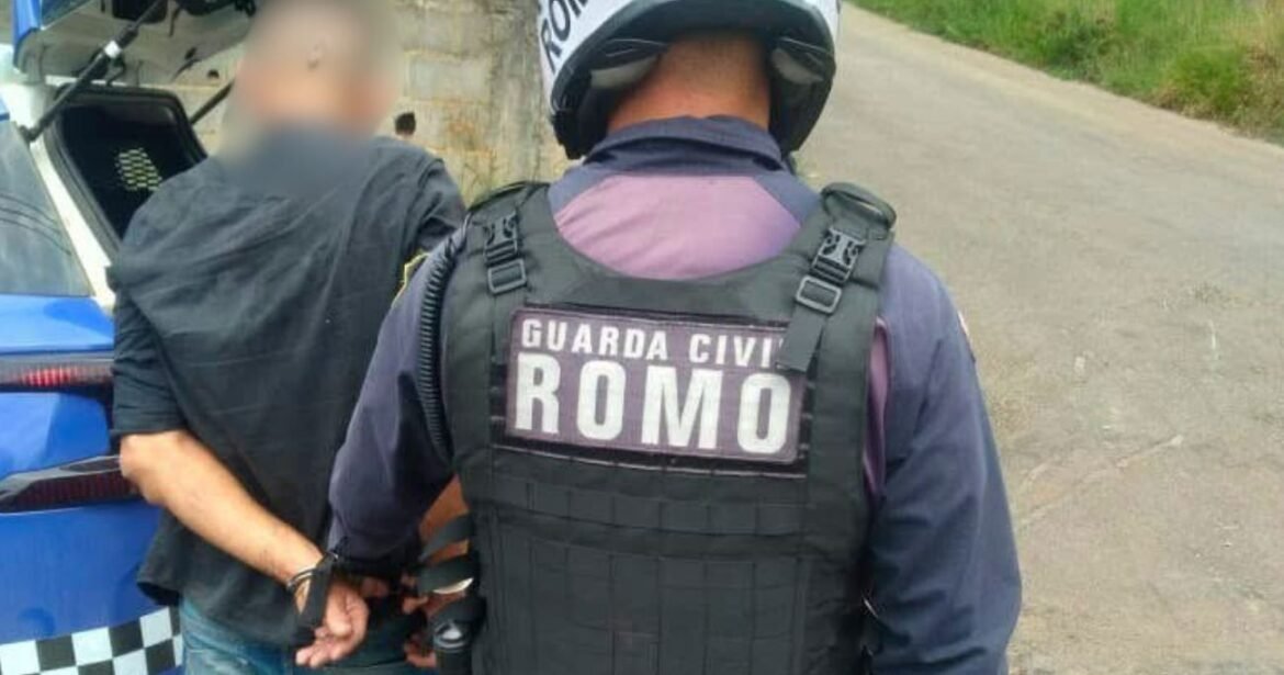 Suspeito é detido após tentar furtar rodas de carro em residência de São Roque