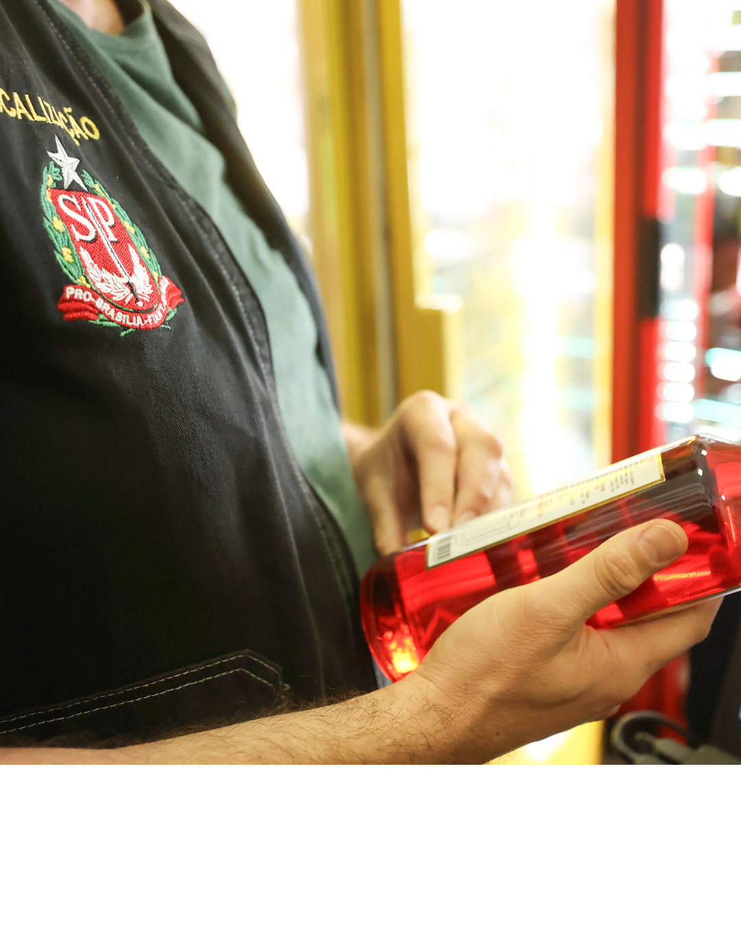 Mais de 900 garrafas de bebidas com indícios de falsificação são apreendidas em Cajamar