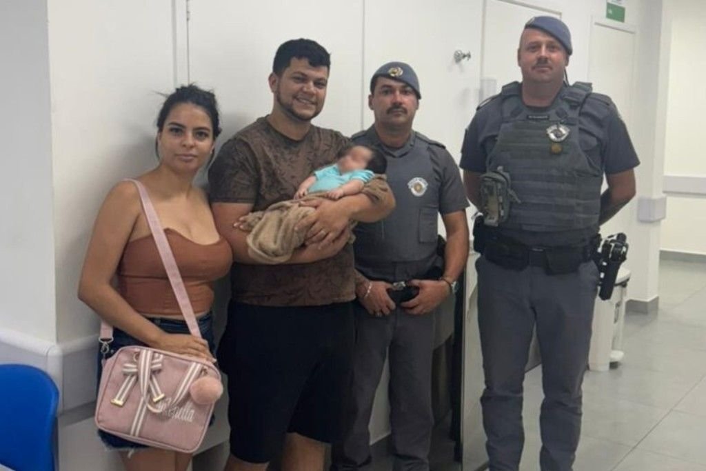 Policiais militares salvam bebê engasgada com leite no bairro Jacaré, em Cabreúva