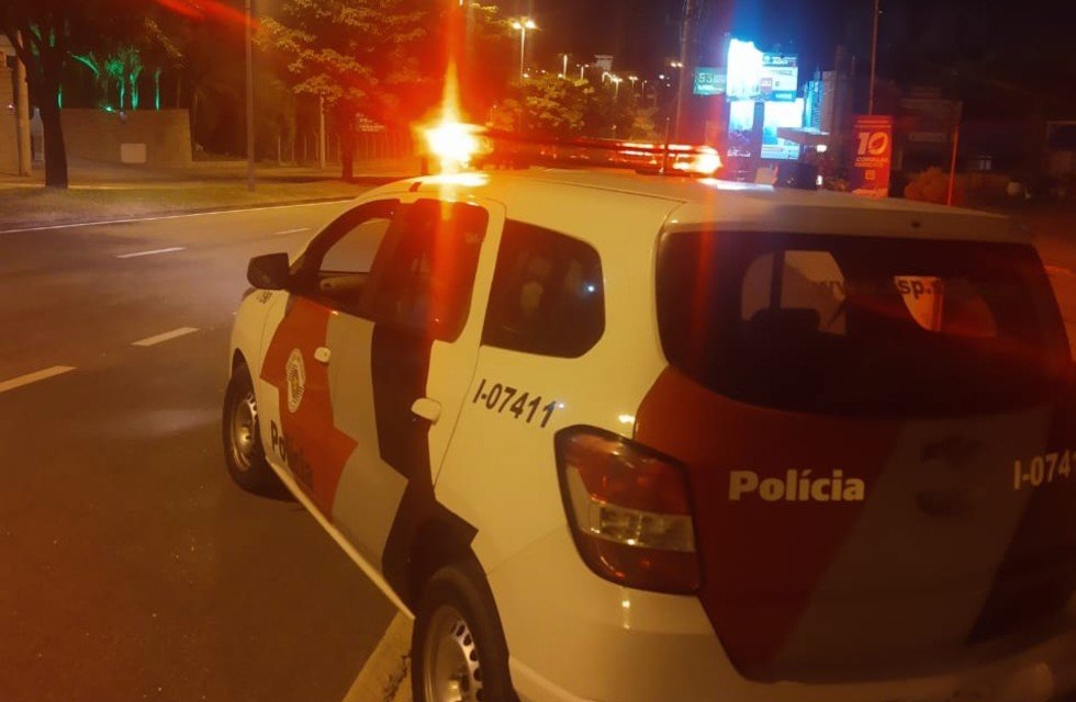 Sob efeito de drogas, homem agride pai e mãe e acaba preso em Cabreúva