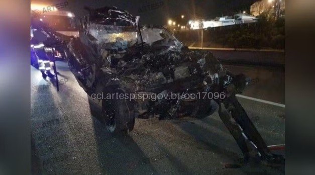Motorista morre ao bater na traseira de caminhão na Rodovia Anhanguera em Jundiaí