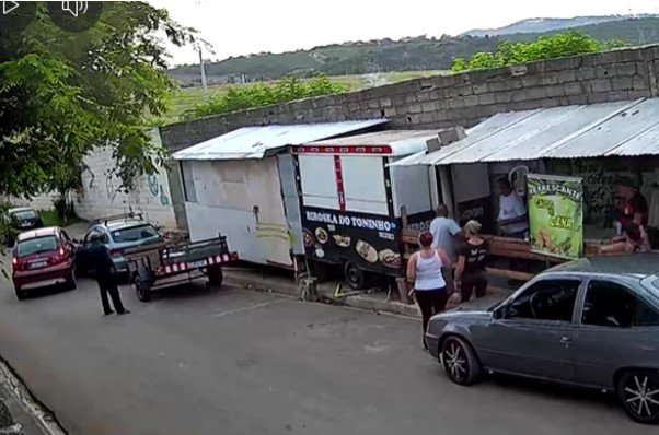 Mais dois carros estacionados são atingidos em Cabreúva, e ninguém aparece para pagar o estrago