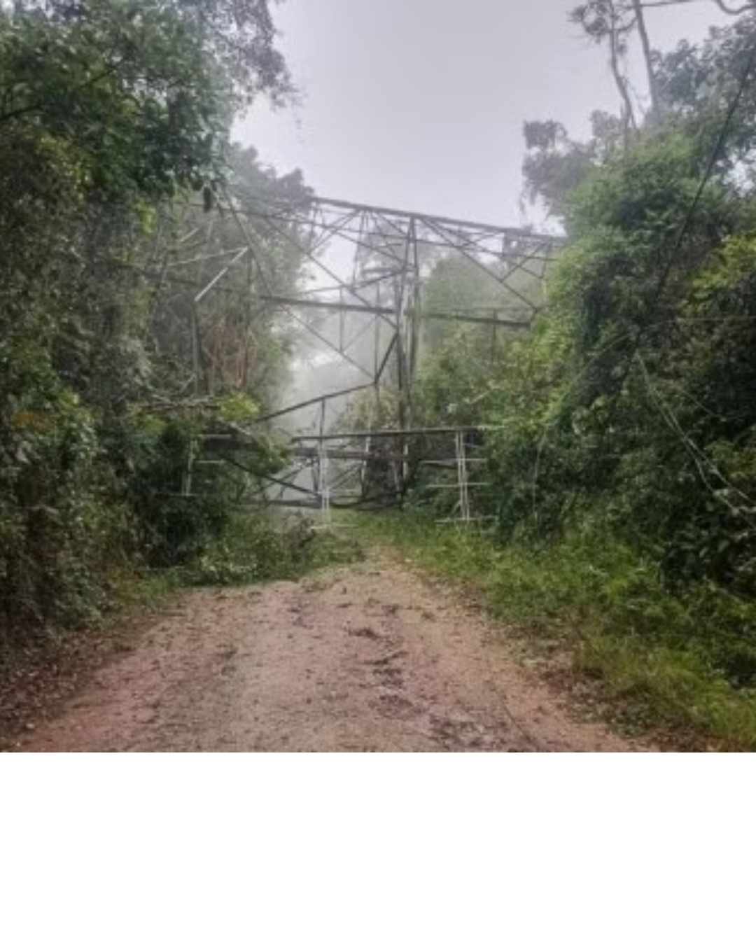 Torre com quase 100 metros cai durante temporal em São Roque