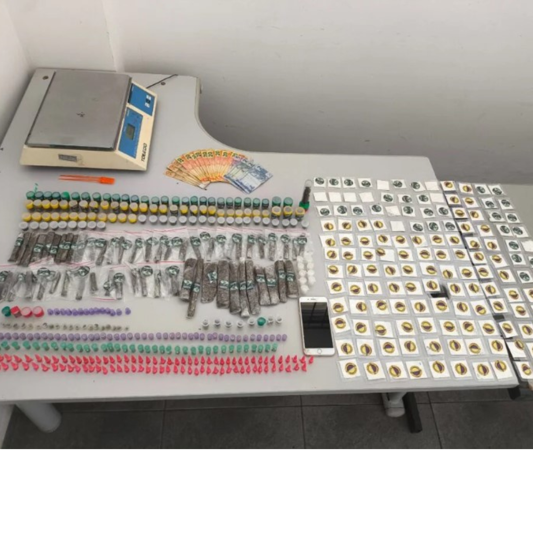 Operação no Parque Hortência flagra suspeito com mochila cheia de drogas